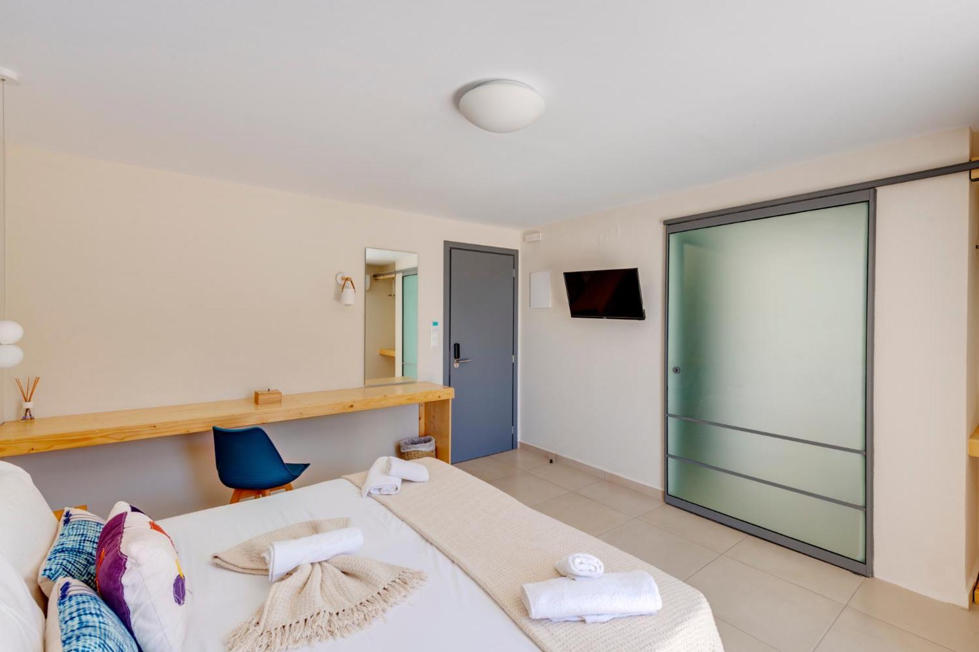 Hotel Kamelo Vári Extérieur photo